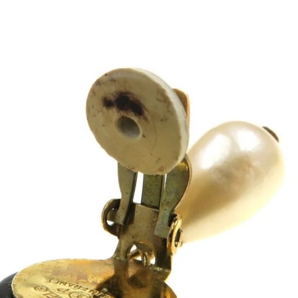 CHANEL CC Logos Pearl Drop Black Round Clip-On Earrings Gold Tone - Picture 2 of 10